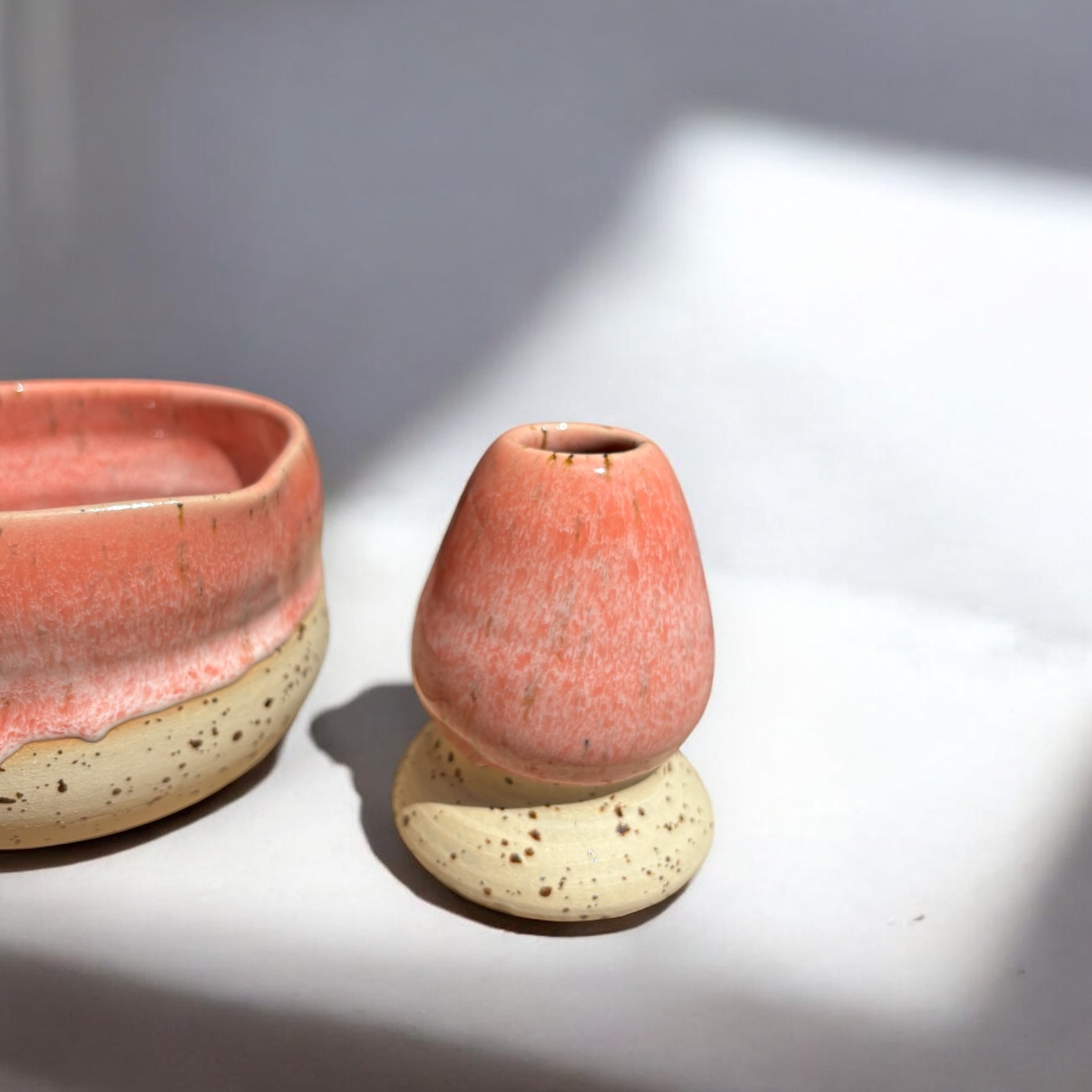 Keramik Matcha Bowl mit Chasenhalter – Strawberry
