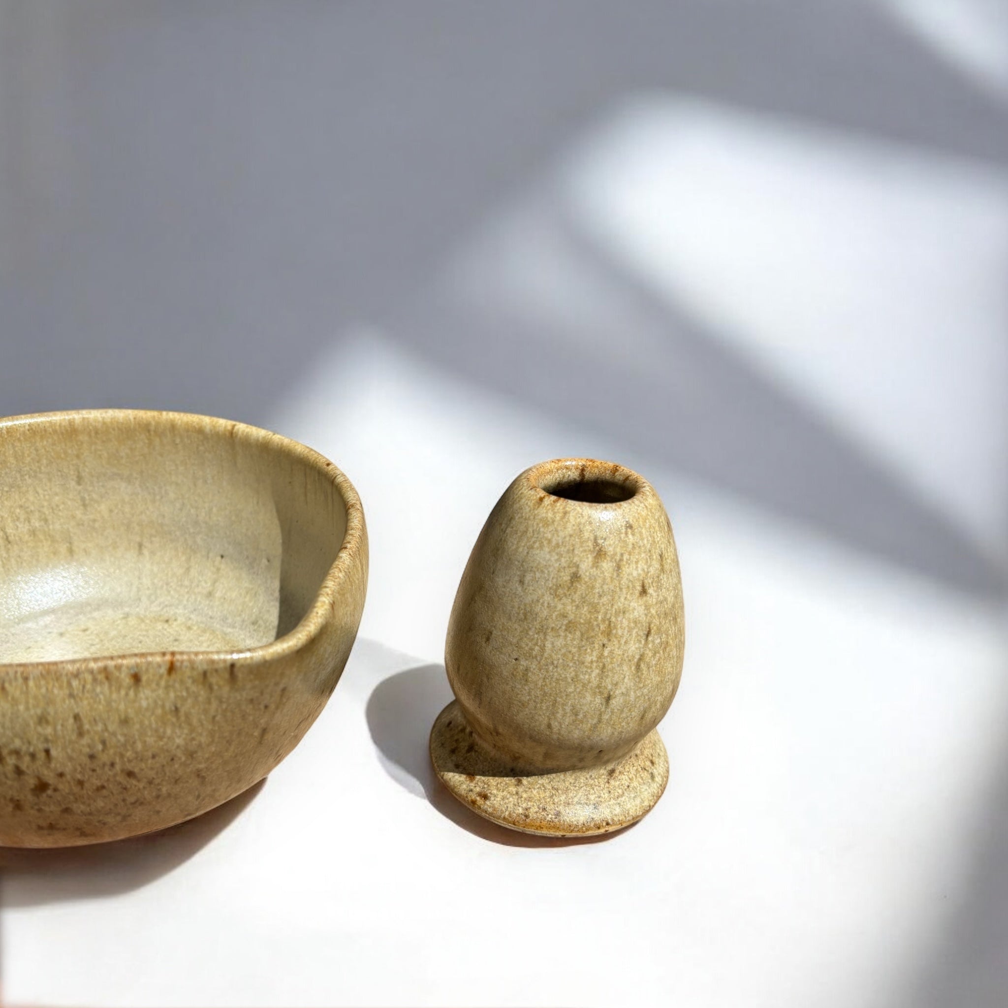 Keramik Matcha Bowl mit Chasenhalter – Sand