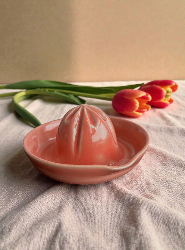 Handgemachte Keramikzitruspresse - Rosy