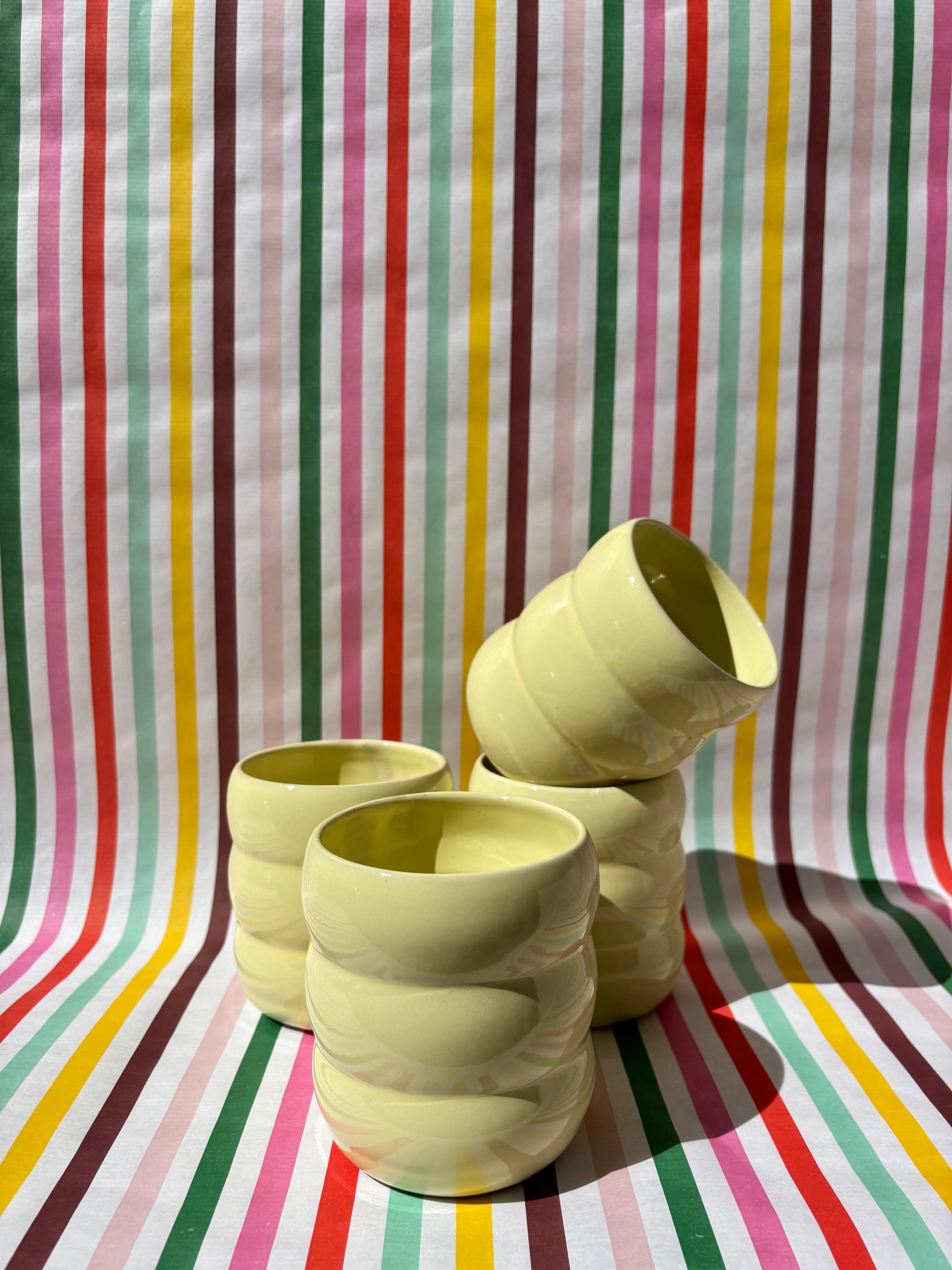 Handgemachte Keramiktasse - Bubble Cups Yellow