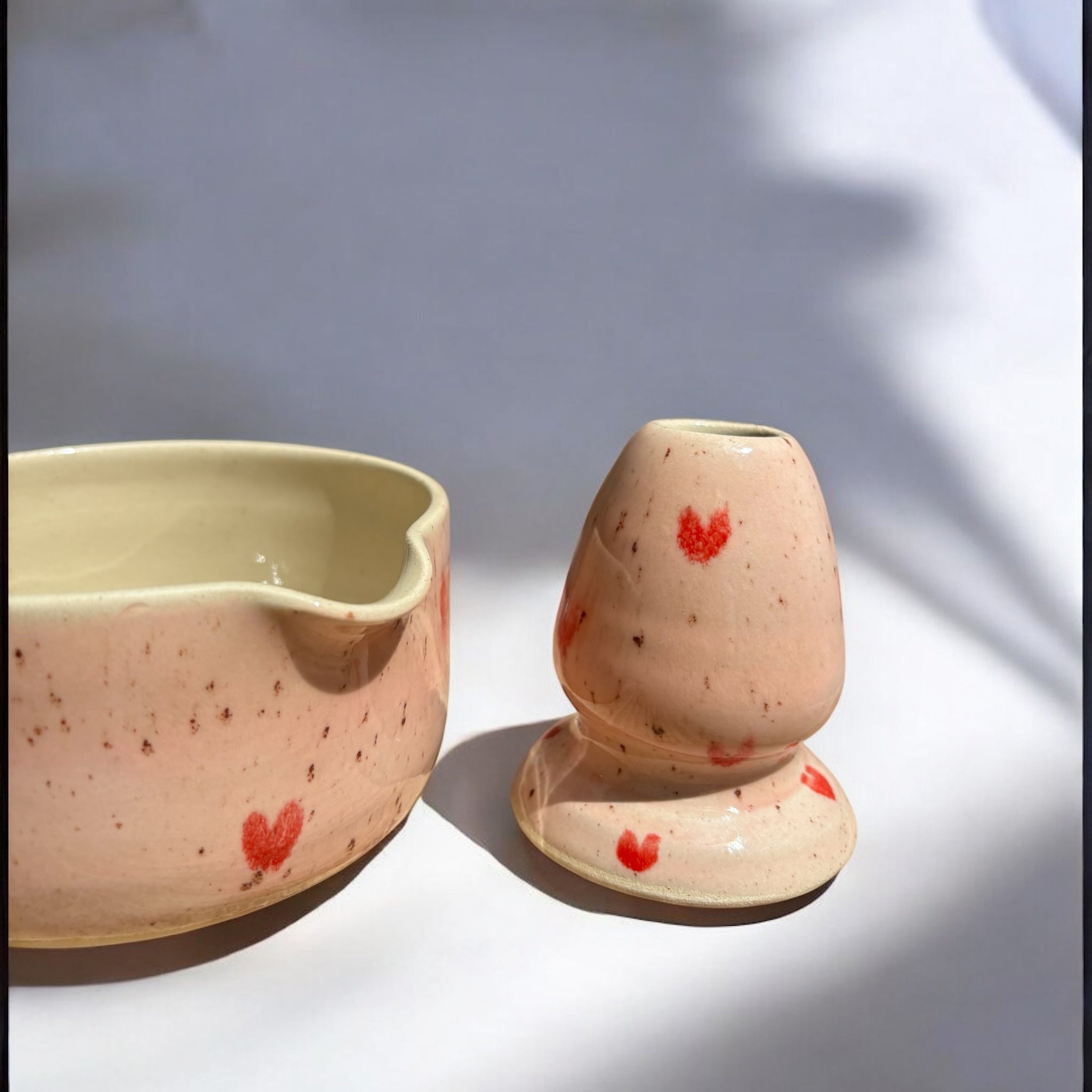 Keramik Matcha Bowl mit Chasenhalter – Hearts
