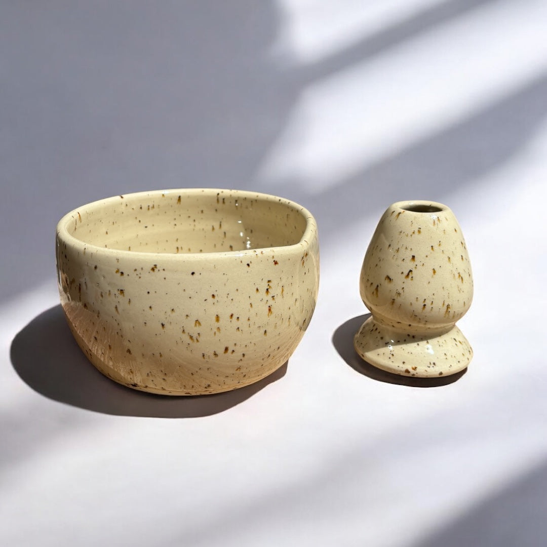Keramik Matcha Bowl mit Chasenhalter – Dots