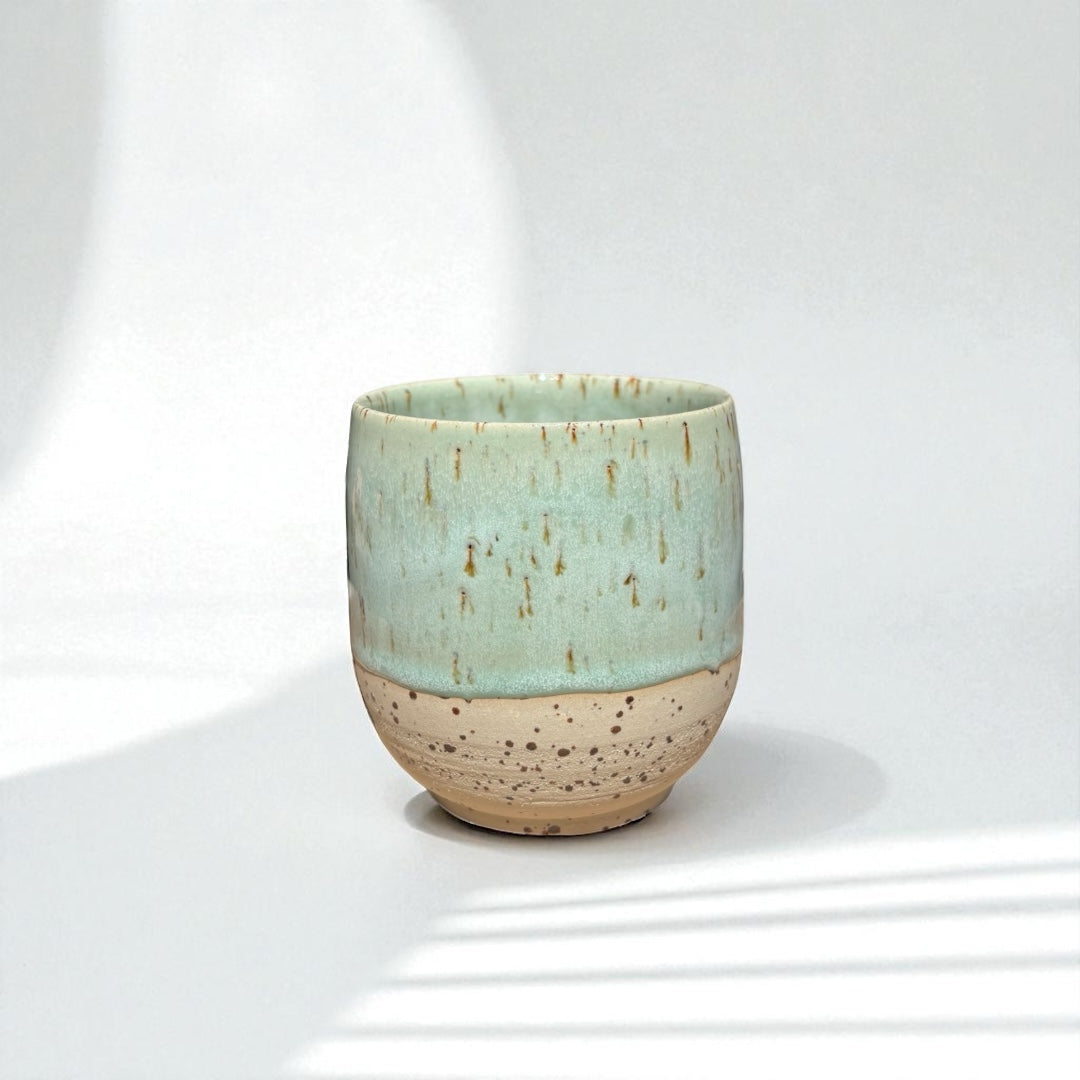 Handgemachte Keramiktasse - Meadow Cup Spots