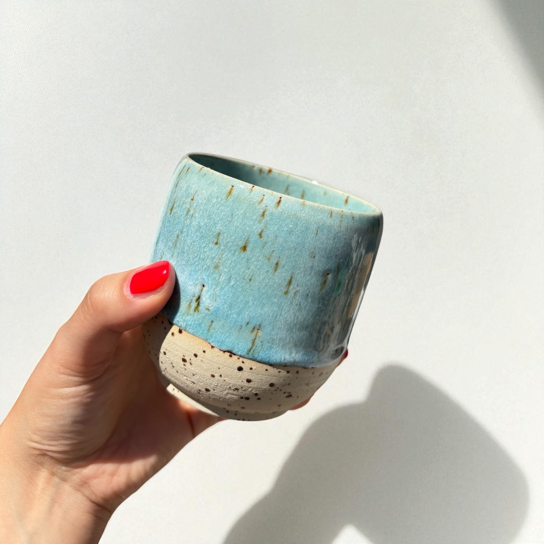 Handgemachte Keramiktasse - Ocean Cup (Spots)