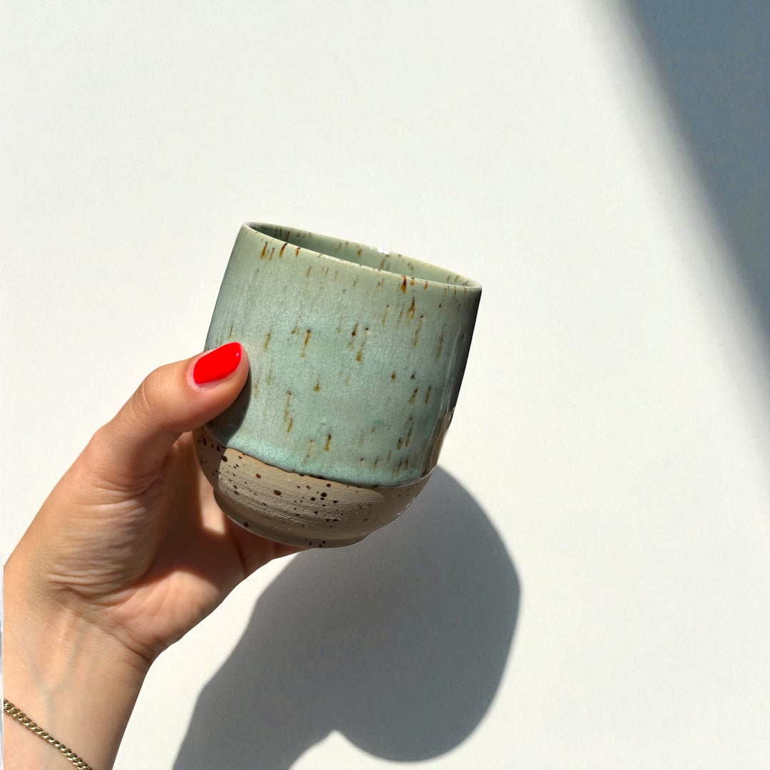 Handgemachte Keramiktasse - Meadow Cup Spots