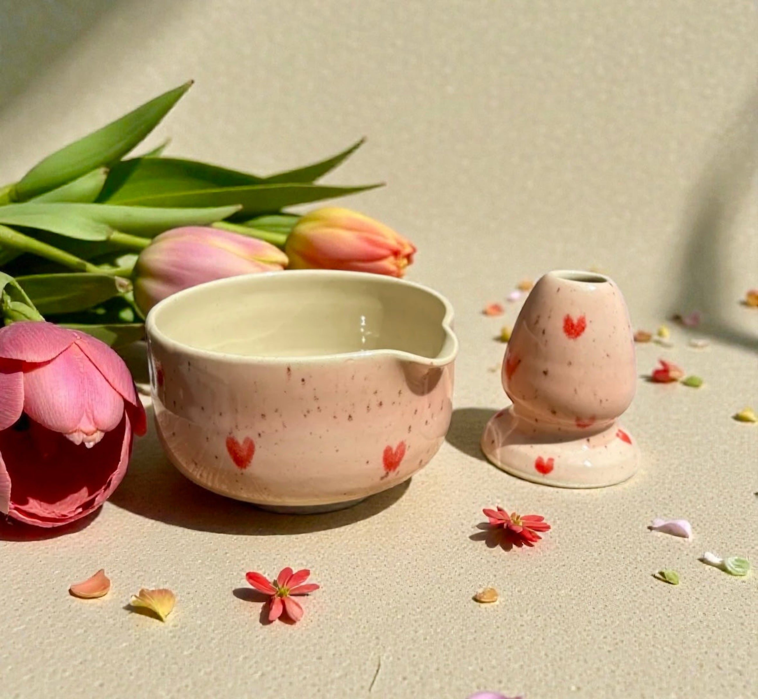 Keramik Matcha Bowl mit Chasenhalter – Hearts