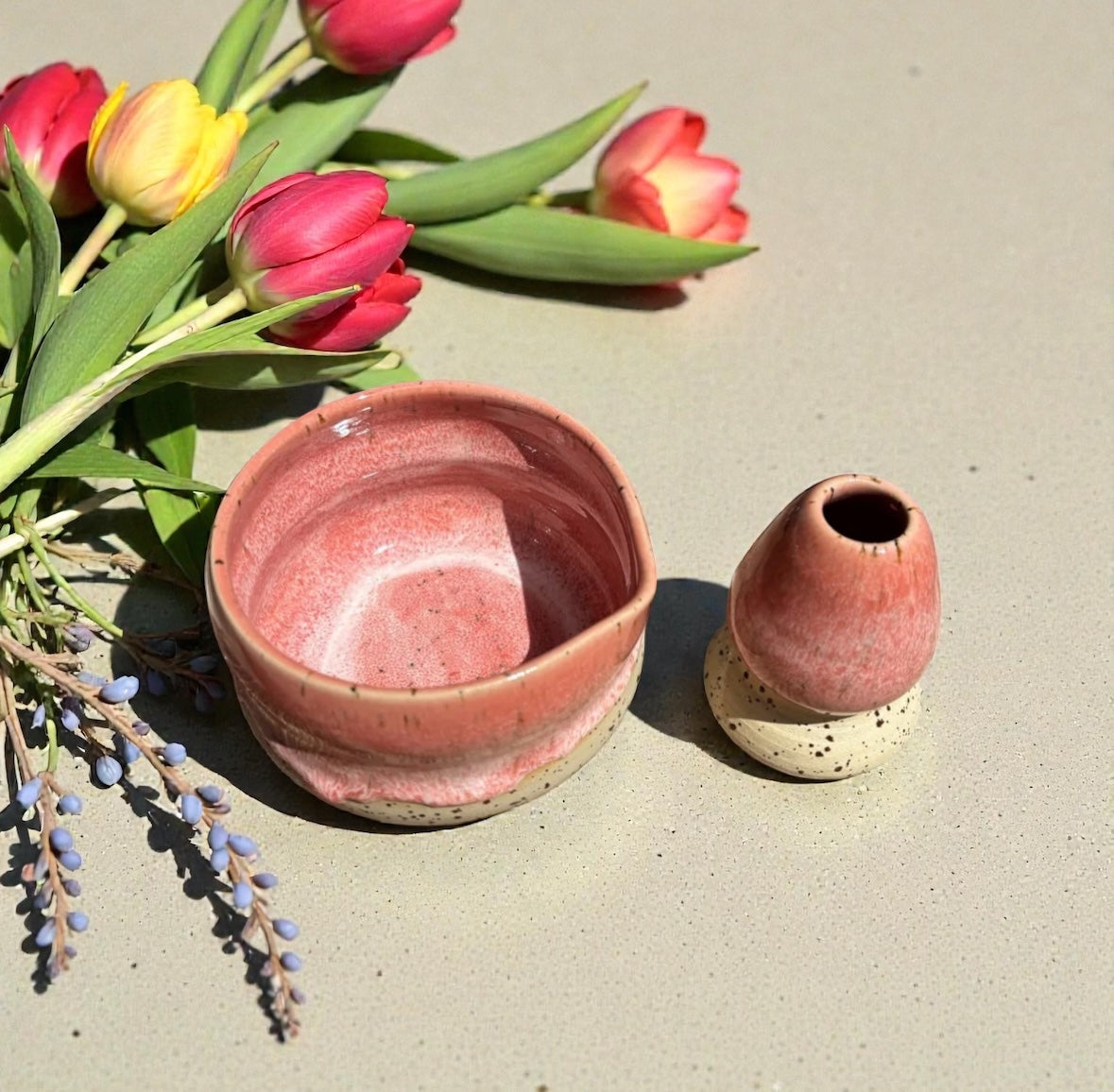 Keramik Matcha Bowl mit Chasenhalter – Strawberry