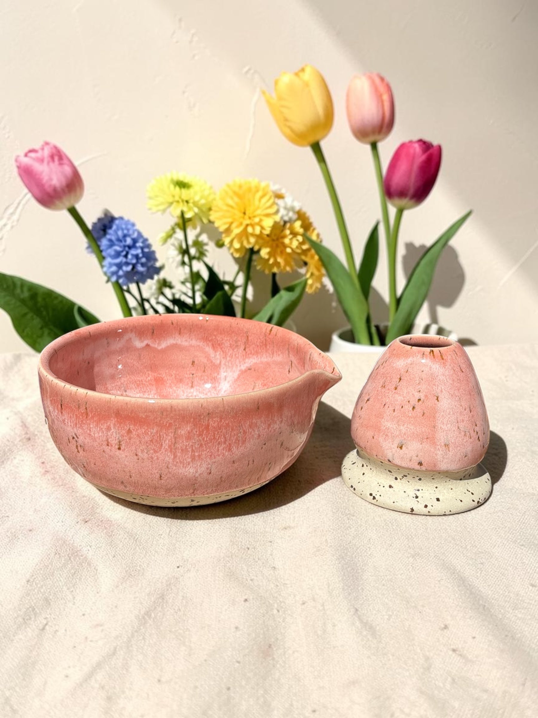 Keramik Matcha Bowl mit Chasenhalter – Rosy