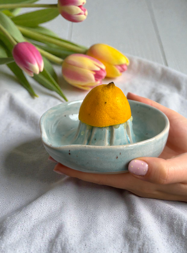 Handgemachte Keramikzitruspresse - Blue